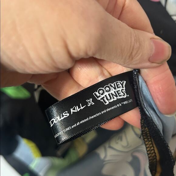 Dolls Kill x Looney Tunes Shirt XL Cartoon Graphic Button Front Top - Picture 4 of 6